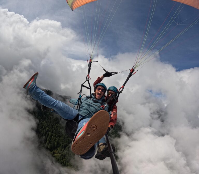 Tandemflug über den Wolken am Radsberg – Paragleiten südlich von Klagenfurt in Kärnten